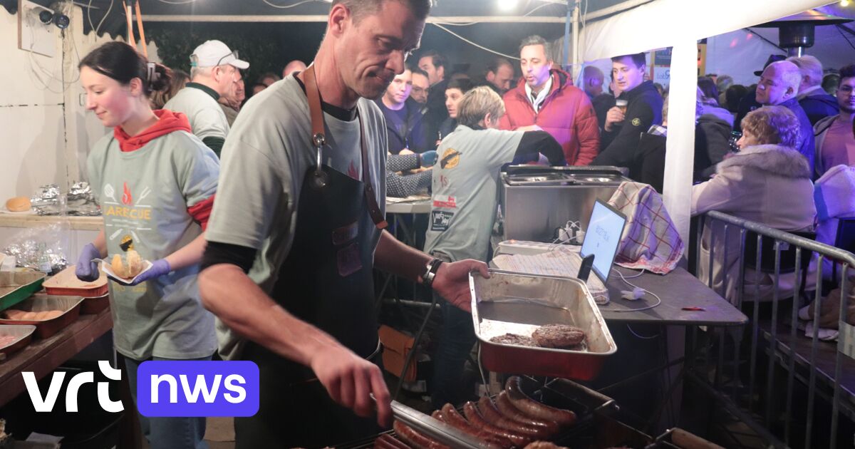 Kristof cuisine de la viande sur la Barbie pendant 81 heures d'affilée et bat le record du monde de barbecue