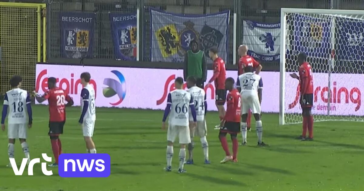 Un club de football va agir après que des supporters ont dévoilé une banderole raciste pendant un match
