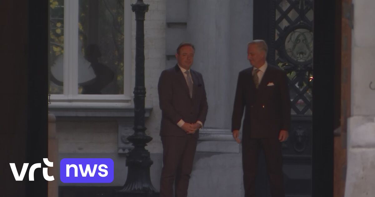 Le roi Filip donne deux semaines supplémentaires au formateur Bart De Wever pour construire un nouveau gouvernement belge