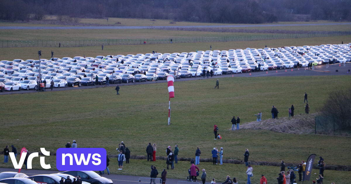 Record mondial: 1 150 Teslas fournit une lumière spectaculaire de lumière et de drone dans Sint-Truiden (vidéo)