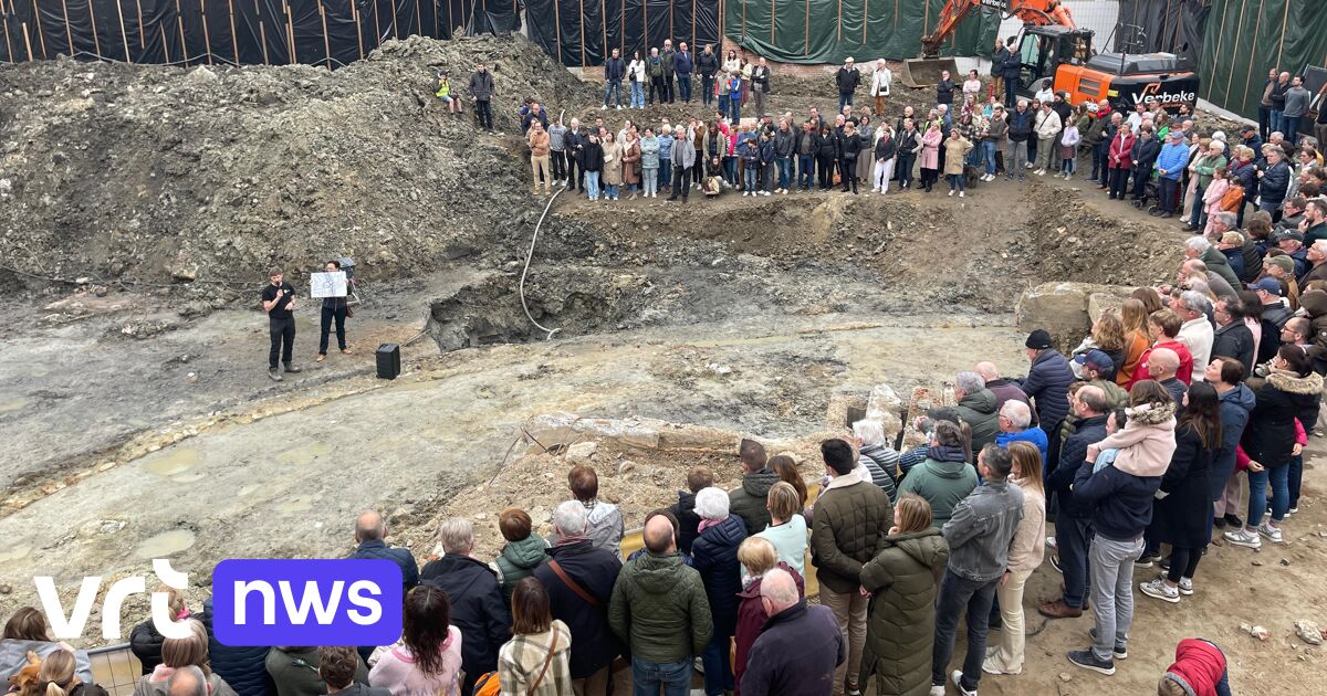 Les fouilles à des commandes du château de Flandre dans Ieper attirent de grandes foules