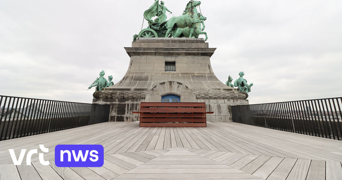 Terrasses au sommet de l'arc triomphal de Jubel Park accessible une fois de plus